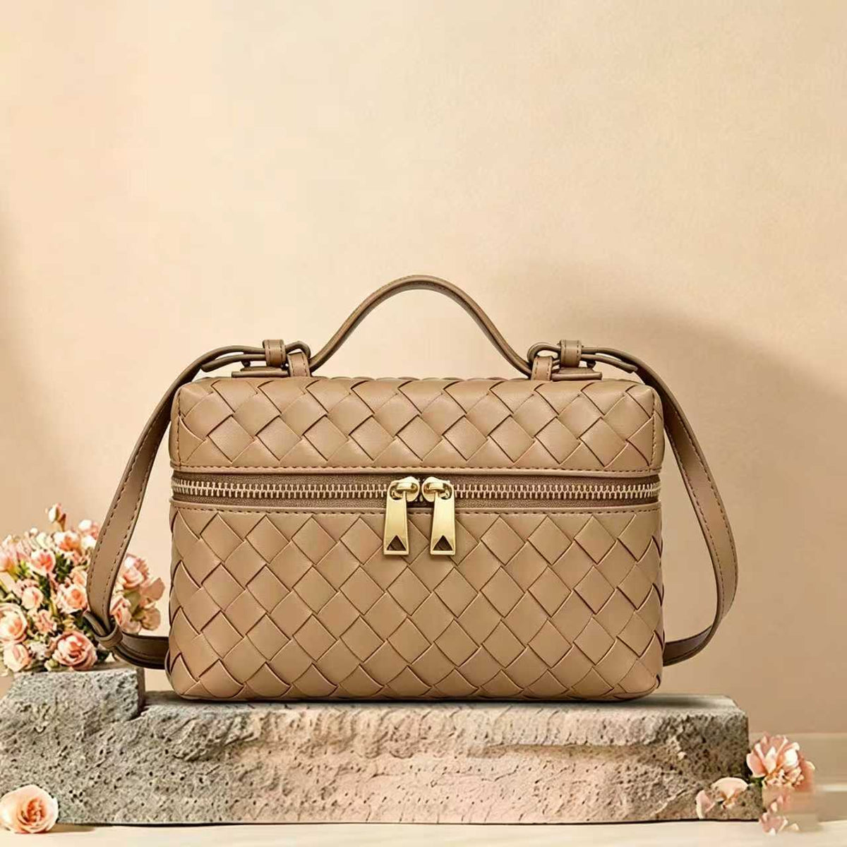 Pochette cosmetica in pelle intrecciata