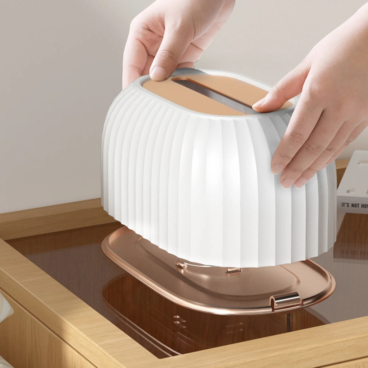 Portasalviette con struttura rettangolare aperta e base piatta