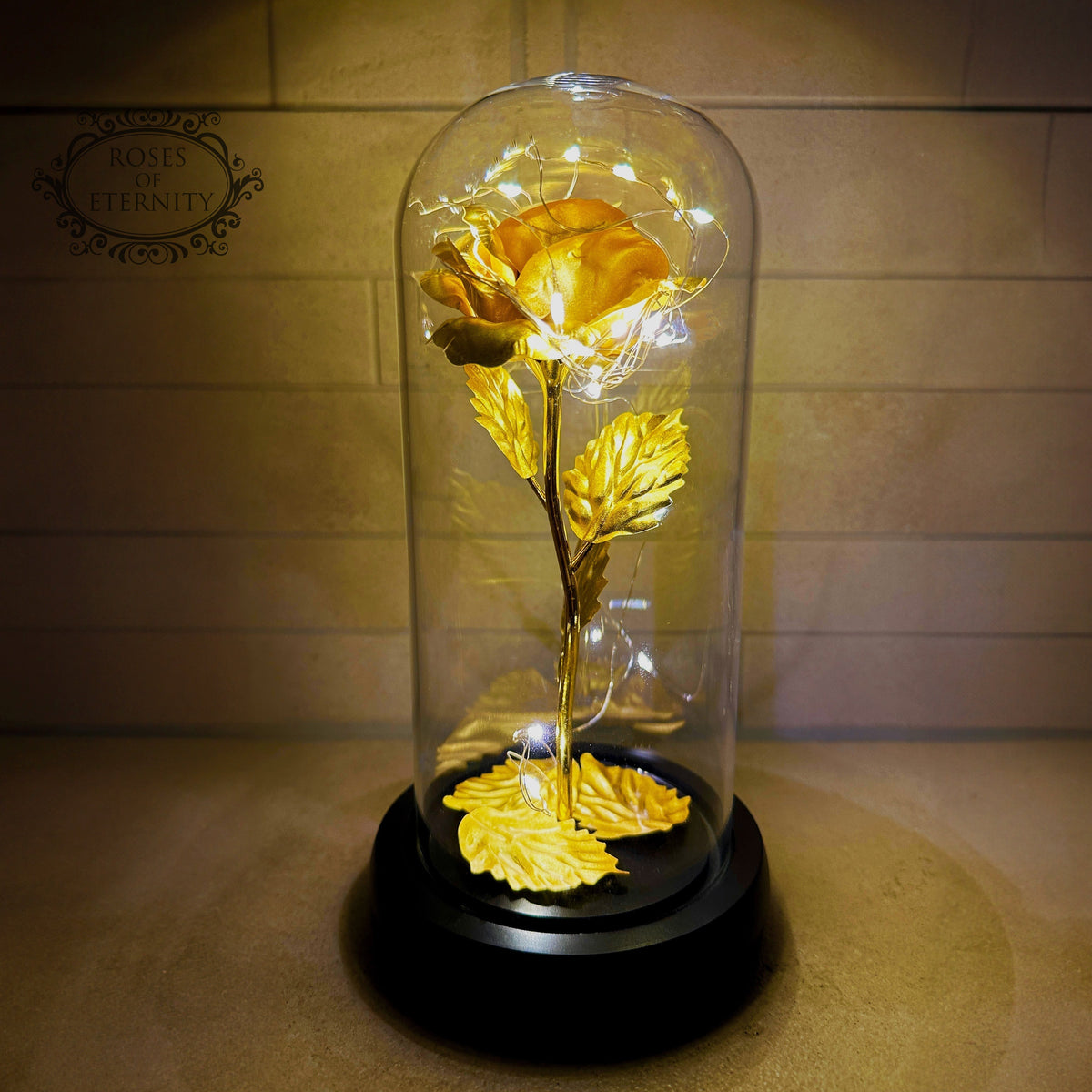 Rosa eterna – Rosa dorata in cupola di vetro con illuminazione LED