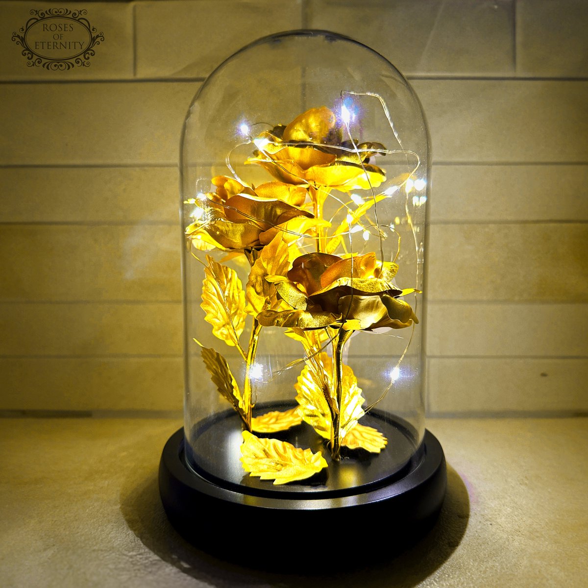 Rosa eterna – Rosa dorata in cupola di vetro con illuminazione LED