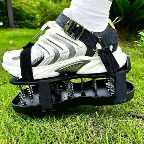 Scarpe aeratrici per la cura del prato senza sforzo