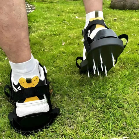 Scarpe aeratrici per la cura del prato senza sforzo