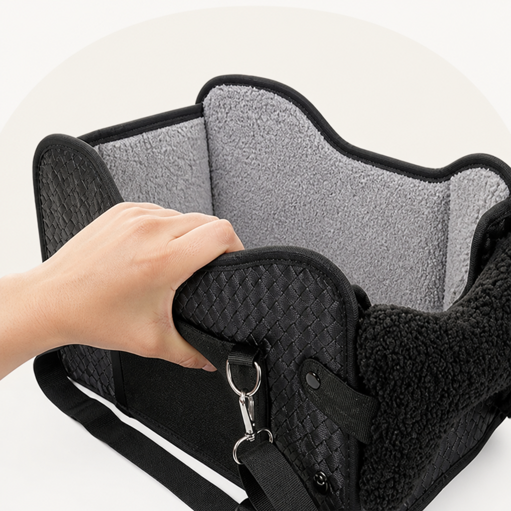 Seggiolino auto per cani con rete traspirante e imbracatura di sicurezza