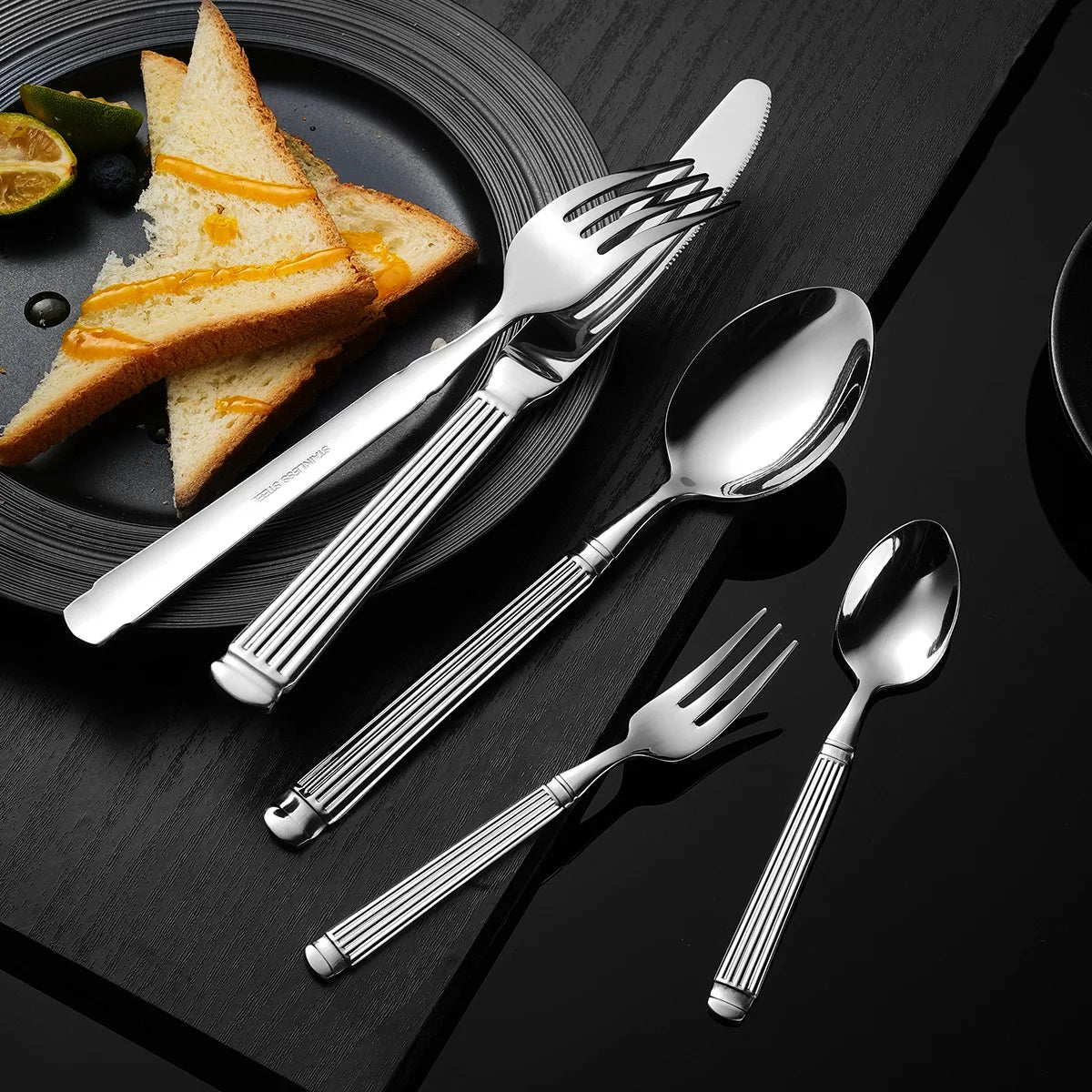 Set di posate stile colonna romana dorata - Set di posate in acciaio inossidabile