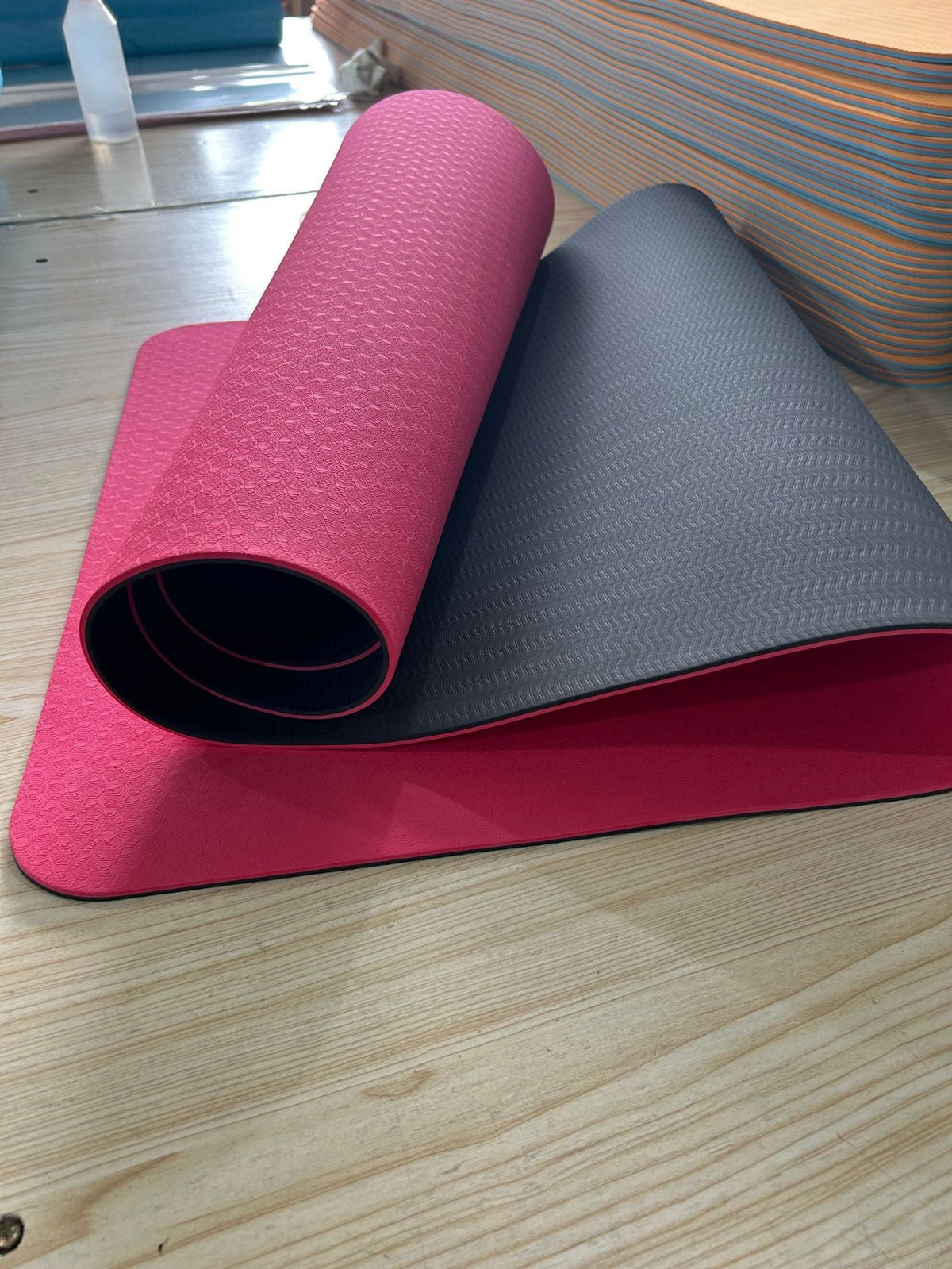 Tappetino yoga fitness antiscivolo con doppio ammortizzamento