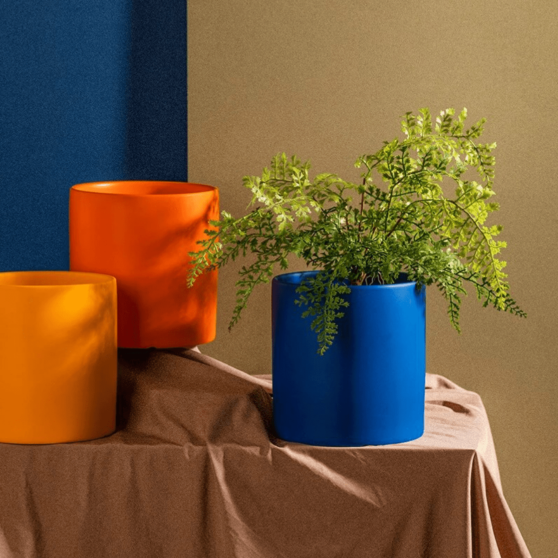 Vaso per piante in ceramica smaltata opaca con foro di drenaggio e sottovaso
