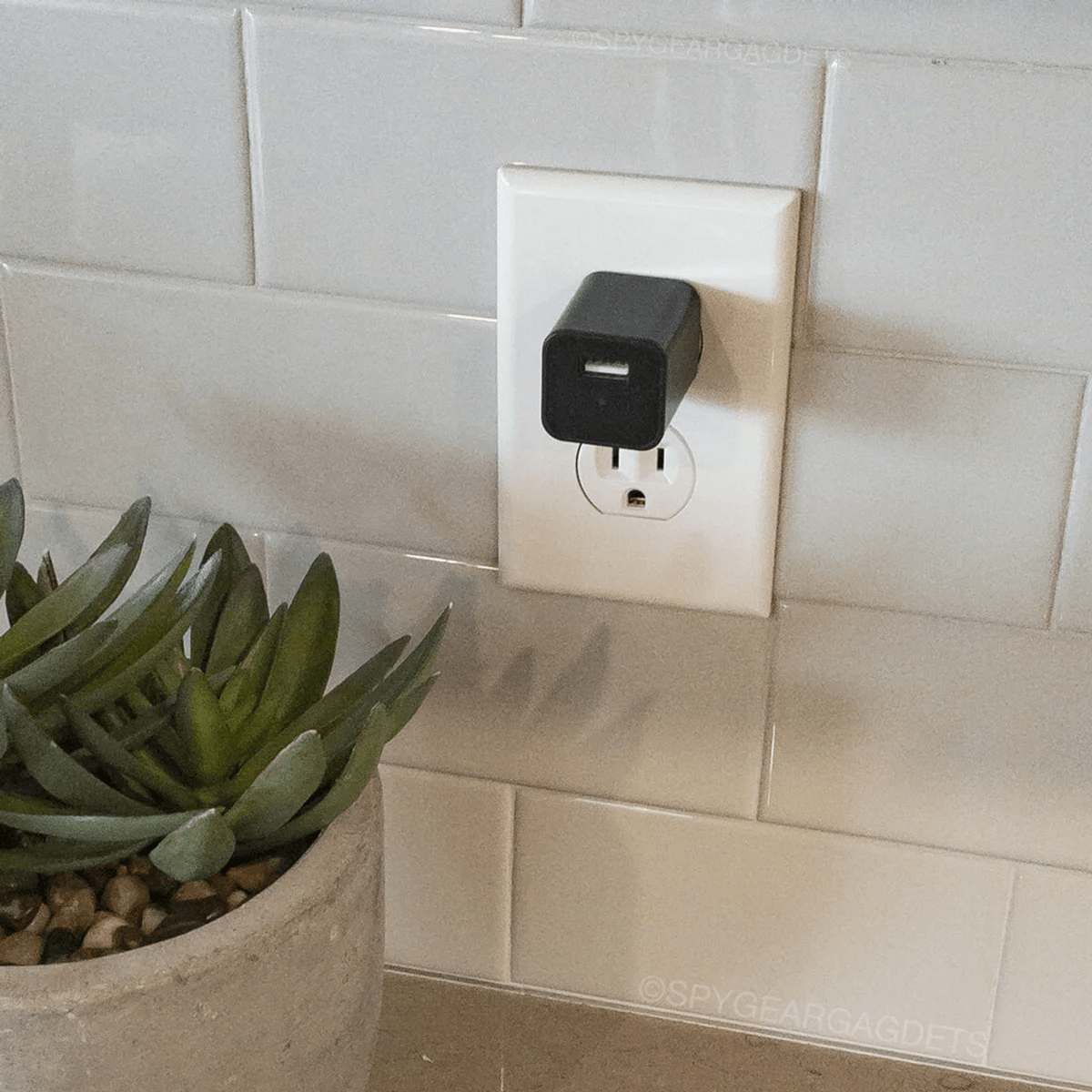 Telecamera nascosta nel caricatore USB WiFi