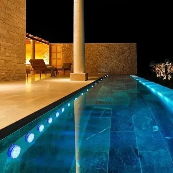 AQUARAY – Sistema di illuminazione per piscina impermeabile con telecomando