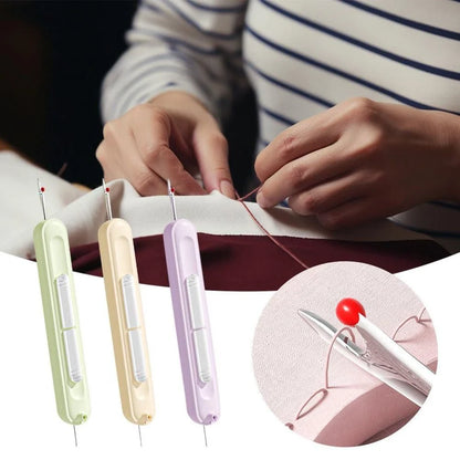 Enfile-aiguille 2 en 1 avec découseur - Compact et pratique